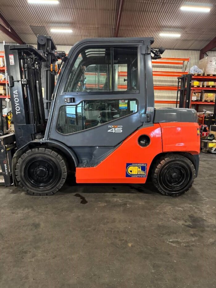 Toyota truck 8FD40N